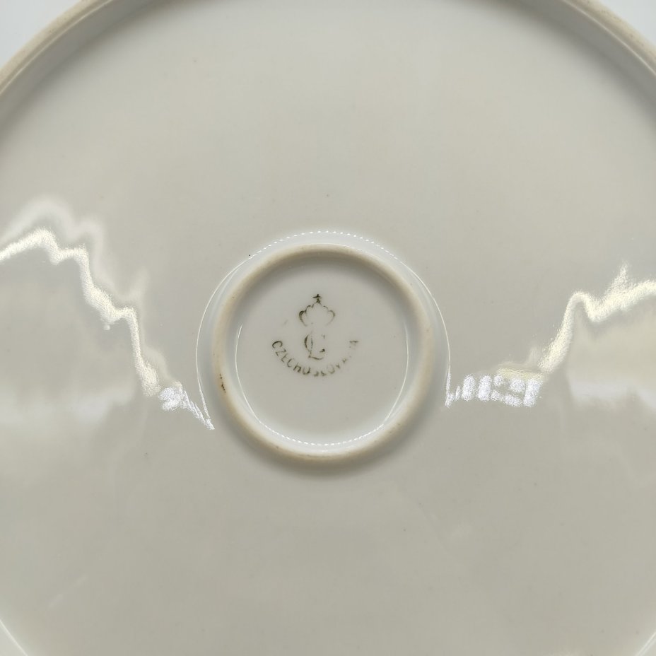 Блюдо округлой формы с растительным декором, фарфор, деколь, золочение, Concordia Lesov, Чехословакия, 1970-1991 гг.