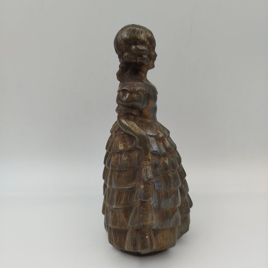 Статуэтка "Юная красавица в бальном платье"