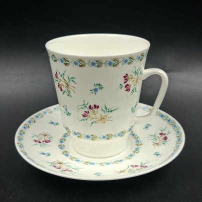 Пара кофейная с  цветочным декором, форма "Майская", автор формы Э.М. Криммер, фарфор, деколь, Ленинградский фарфоровый завод (ЛФЗ), СССР, 1970-1992 гг.