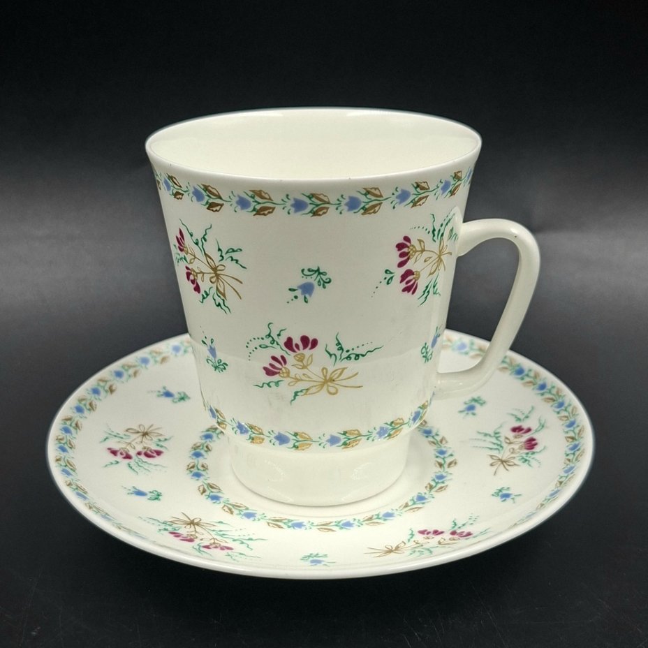 Пара кофейная с  цветочным декором, форма "Майская", автор формы Э.М. Криммер, фарфор, деколь, Ленинградский фарфоровый завод (ЛФЗ), СССР, 1970-1992 гг.