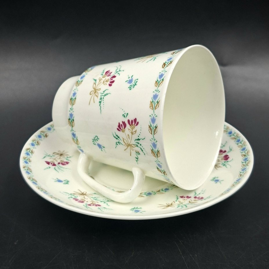 Пара кофейная с  цветочным декором, форма "Майская", автор формы Э.М. Криммер