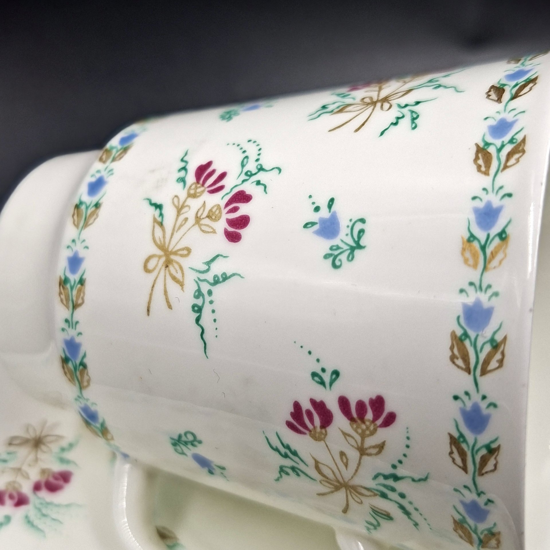 Пара кофейная с  цветочным декором, форма "Майская", автор формы Э.М. Криммер, фарфор, деколь, Ленинградский фарфоровый завод (ЛФЗ), СССР, 1970-1992 гг.