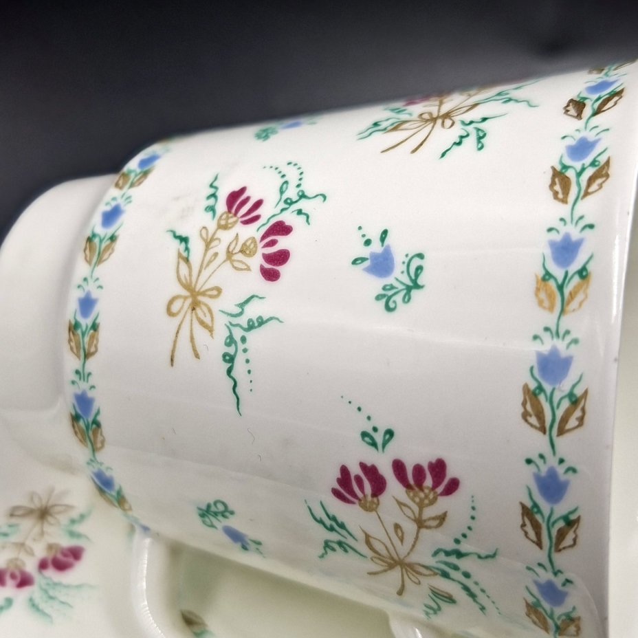 Пара кофейная с  цветочным декором, форма "Майская", автор формы Э.М. Криммер