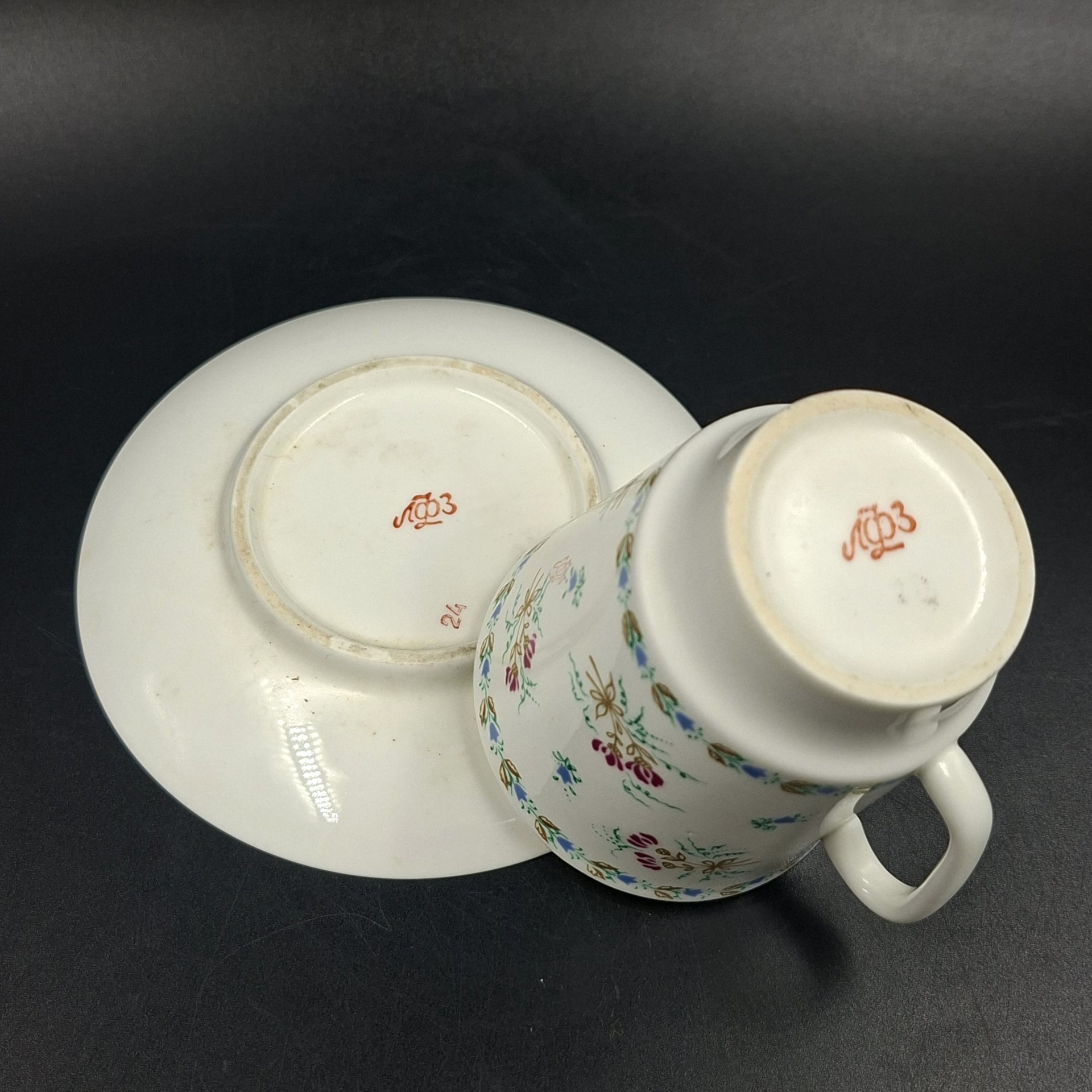 Пара кофейная с  цветочным декором, форма "Майская", автор формы Э.М. Криммер, фарфор, деколь, Ленинградский фарфоровый завод (ЛФЗ), СССР, 1970-1992 гг.