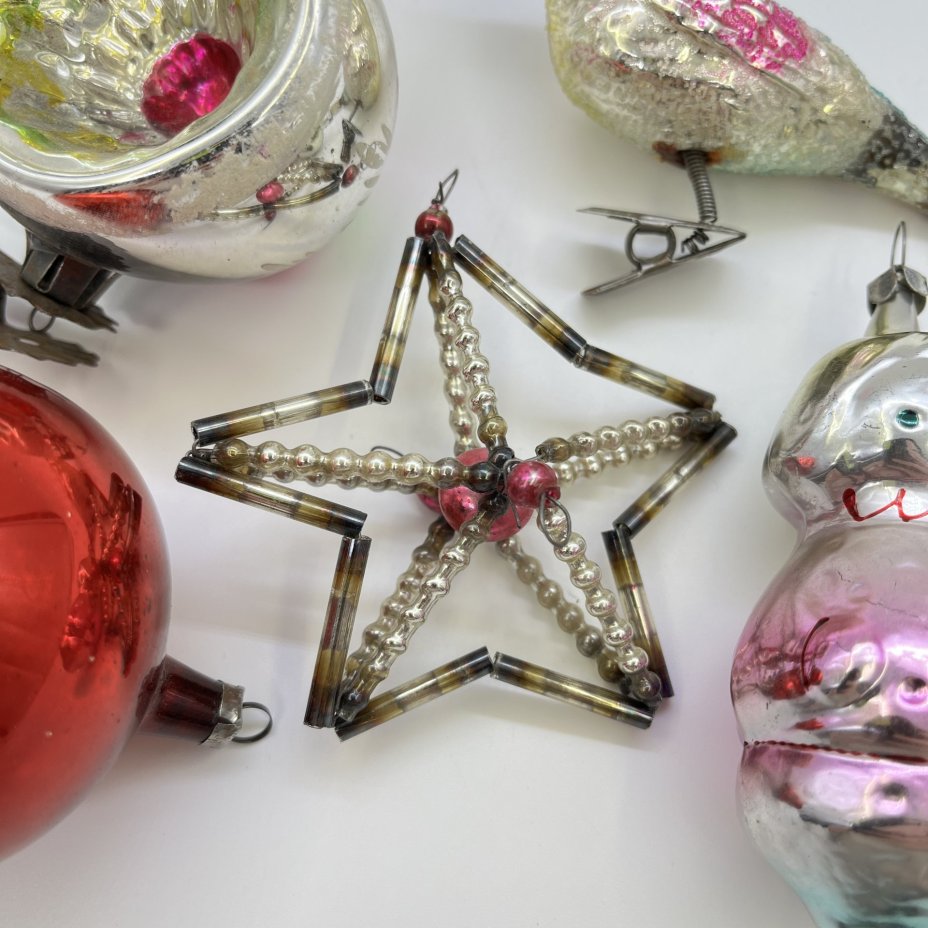 Набор из 5-ти винтажных ёлочных игрушек различных форм и расцветок