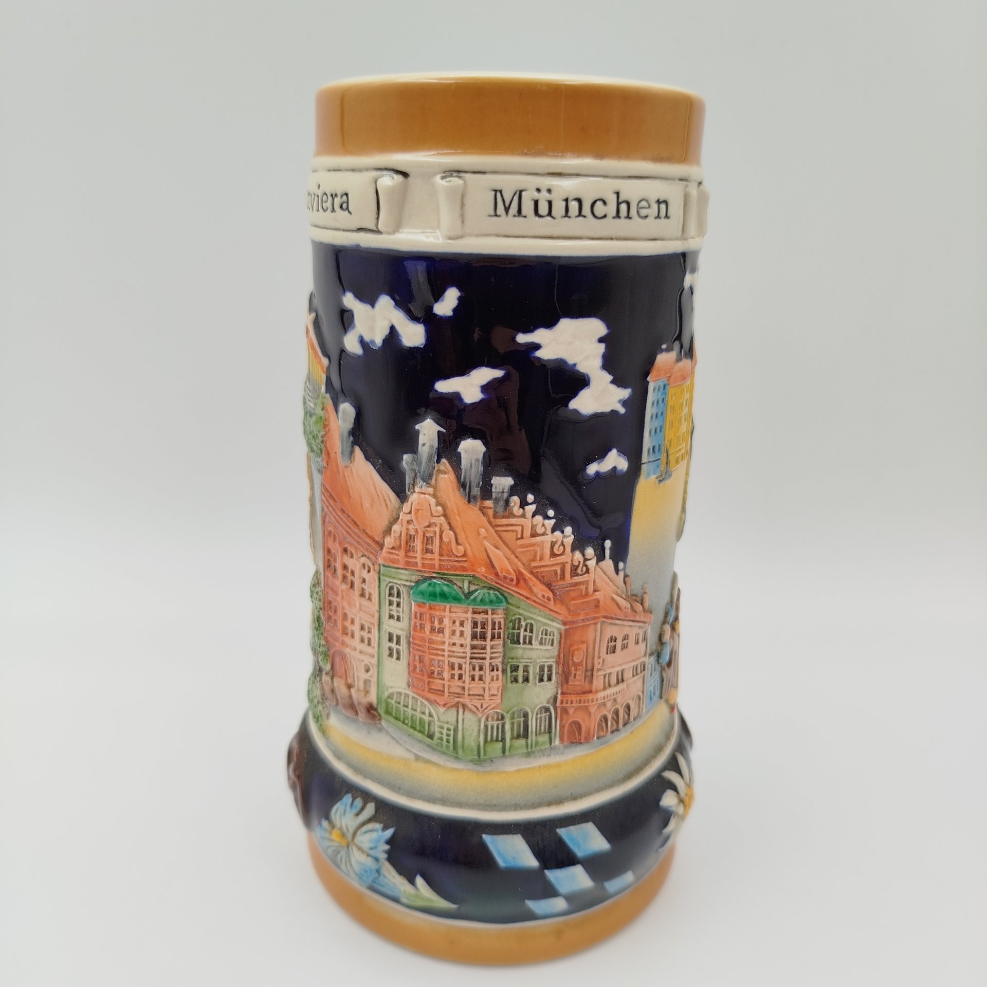 Кружка пивная  с рельефным декором "Мюнхен"