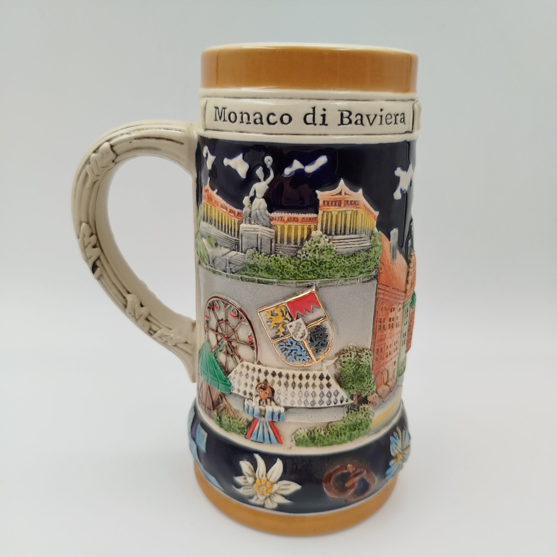 Кружка пивная  с рельефным декором "Мюнхен"