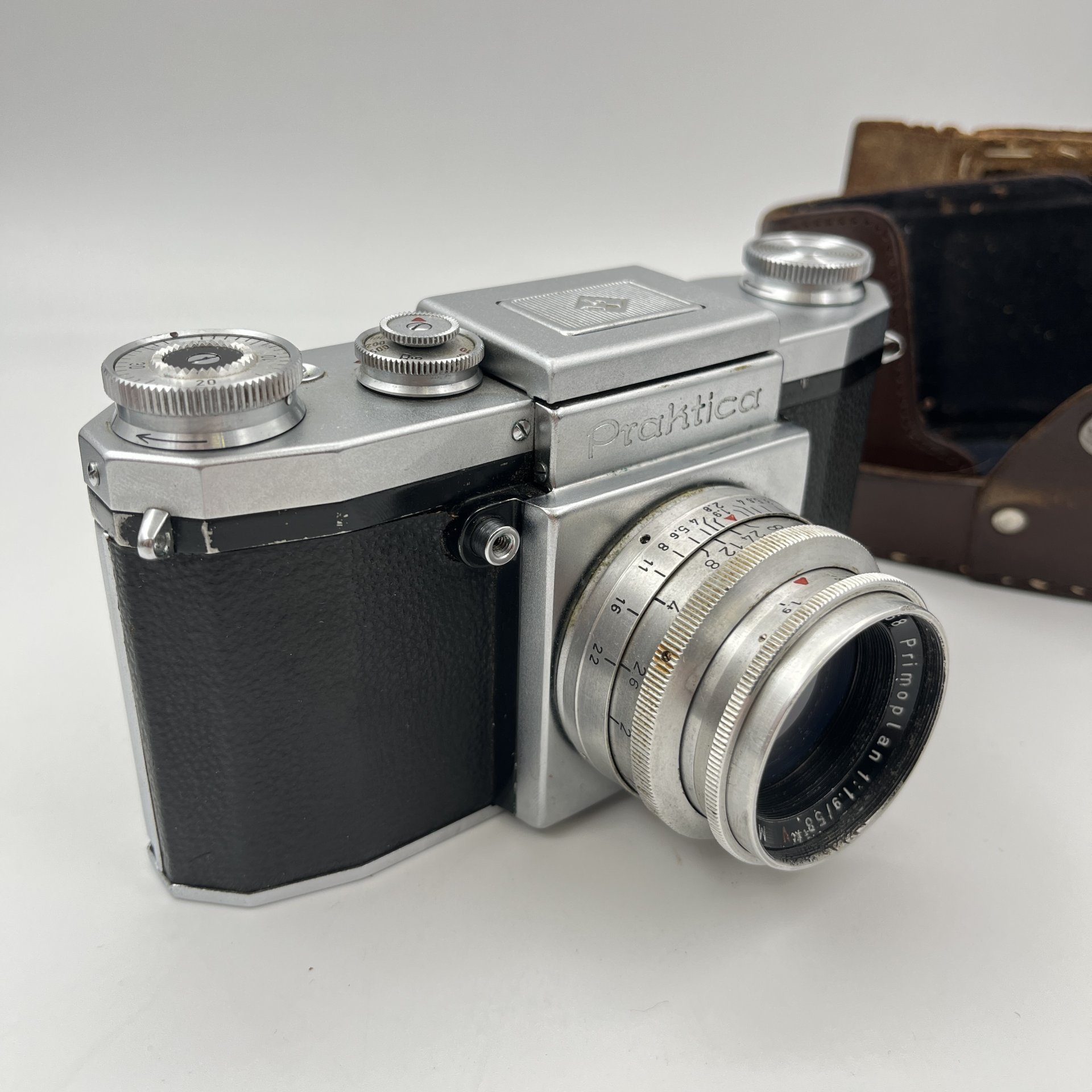 Фотоаппарат "Praktica" в оригинальном кофре, металл, пластик, кожа, ГДР, 1947-1956 гг.