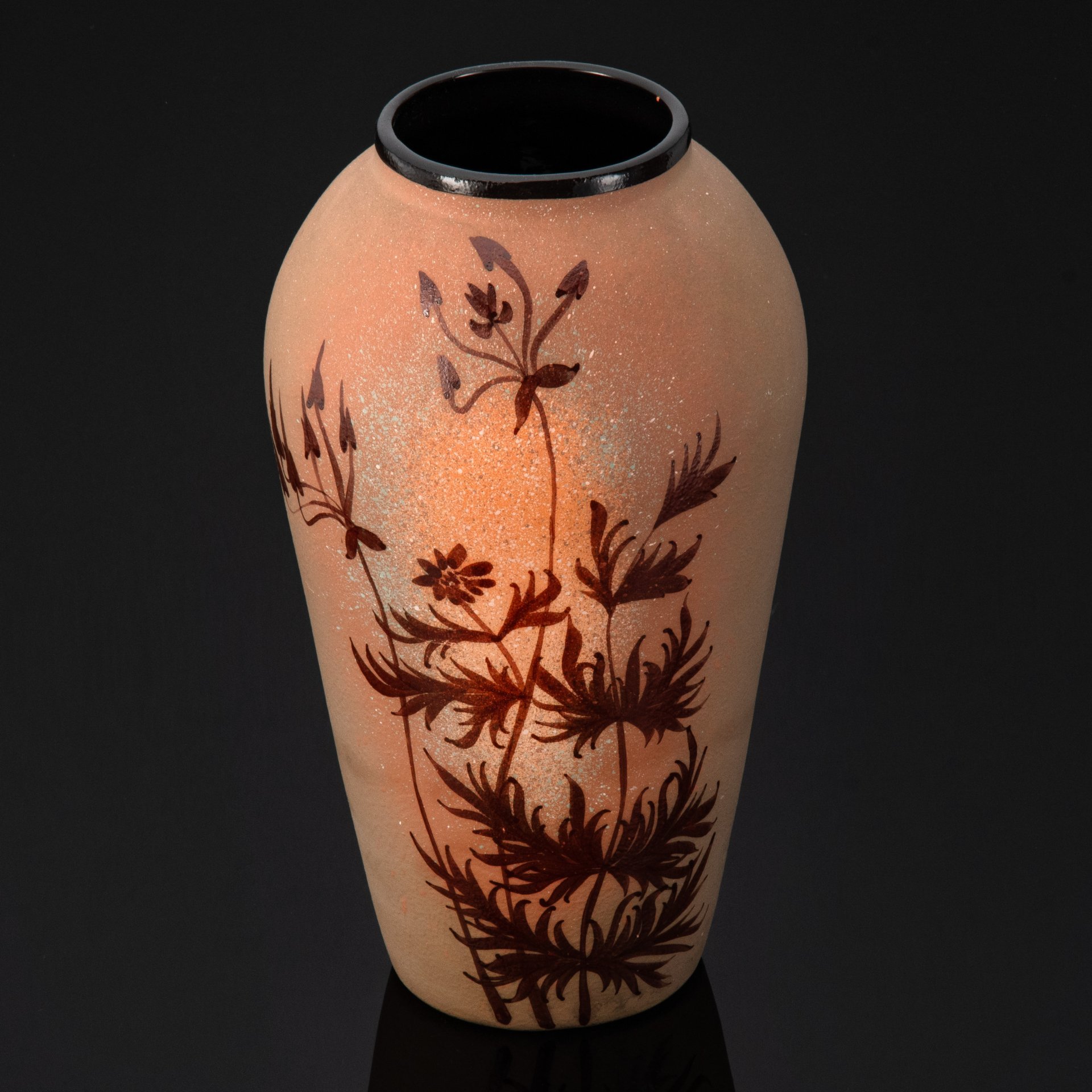 Ваза с растительным декором на тулове, завод "Псковский гончар", керамика, роспись, Россия, 1980-2000 гг.