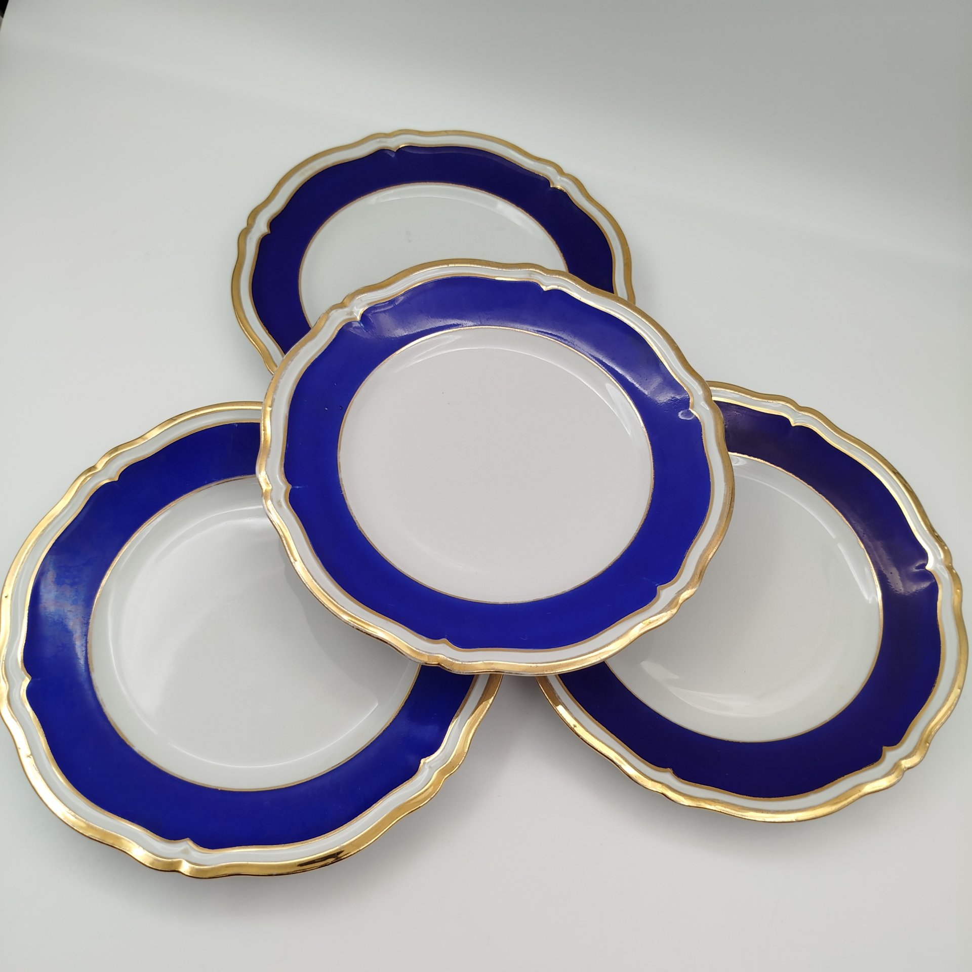 Набор десертных тарелок с синем кантом на 4 персоны, фарфор, крытье, золочение, Западная Европа, 1950-1970 гг.