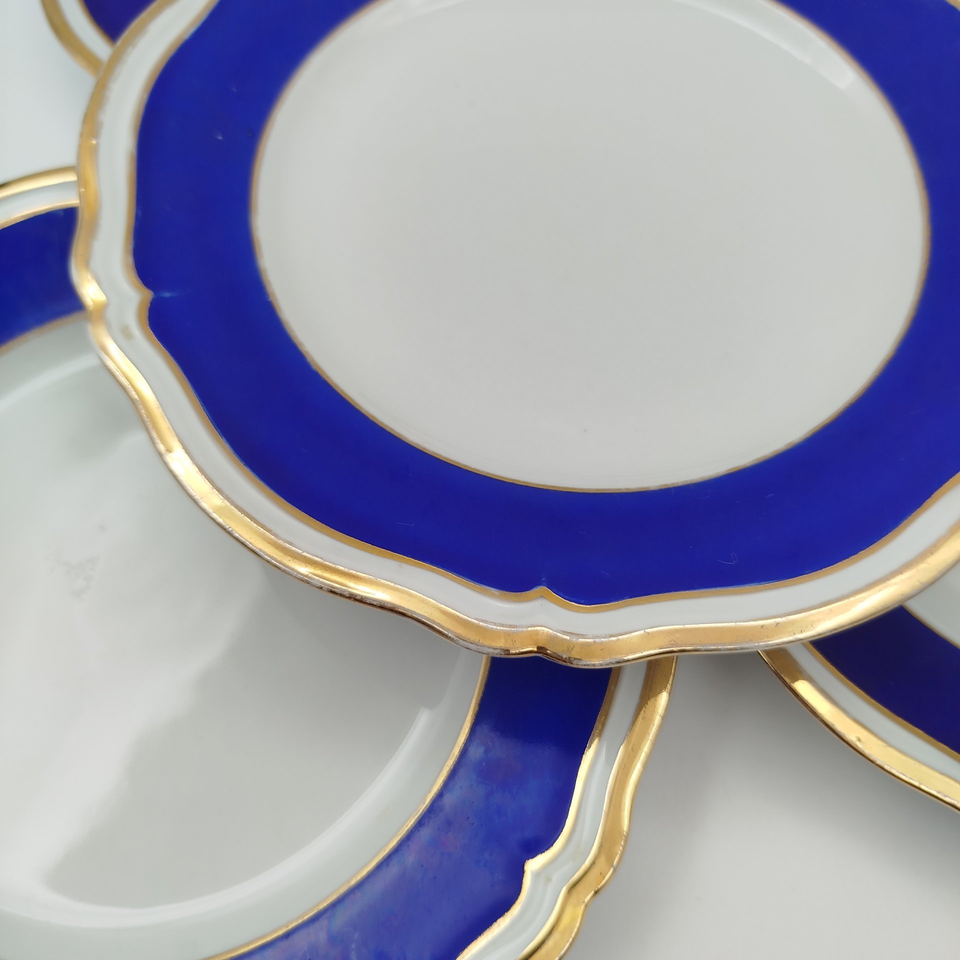 Набор десертных тарелок с синем кантом на 4 персоны, фарфор, крытье, золочение, Западная Европа, 1950-1970 гг.