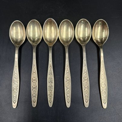 Набор из шести чайных ложек с орнаментальным декором, мНЦ (медь-никель-цинк), золочение, Кольчугинский завод цветных металлов, СССР, 1960-1990 гг.