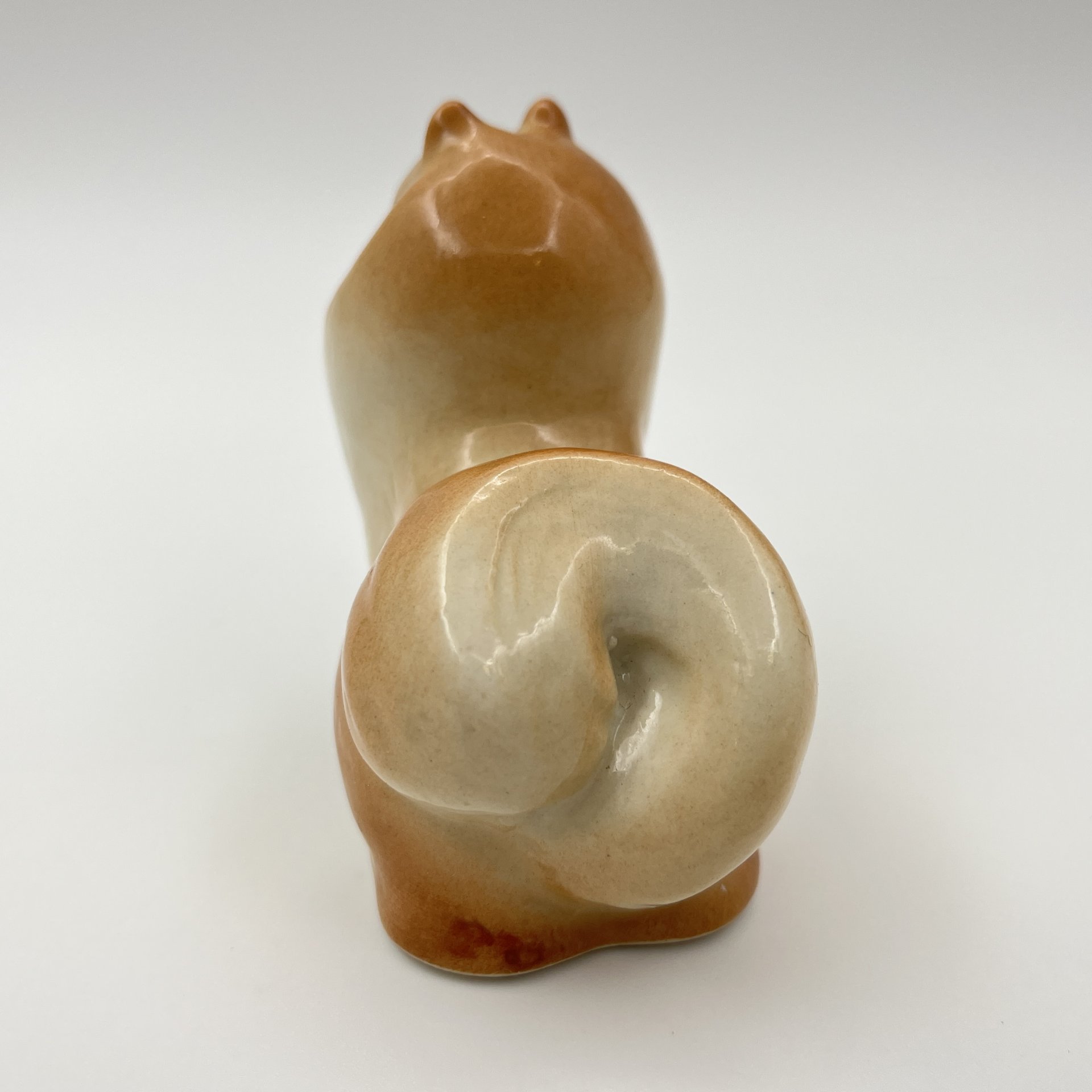 Статуэтка "Шпиц", скульптор Б.Я. Воробьёв, фарфор, аэрография, Ленинградский фарфоровый завод (ЛФЗ), СССР, 1986-1991 гг.