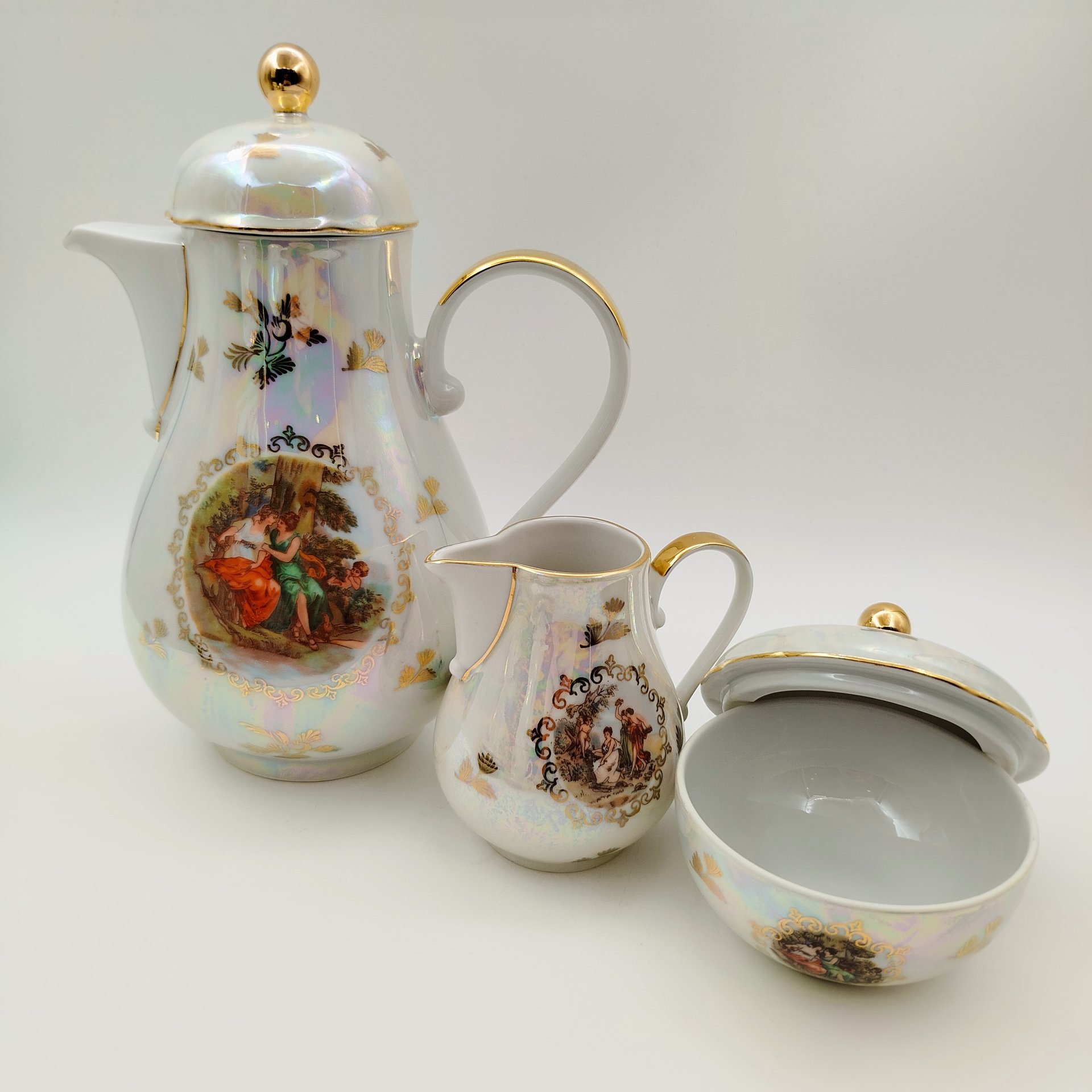 Сервиз чайный "Мадонна" на 5 персон (13 предметов), фарфор, деколь, люстр, золочение, Kahla, ГДР, 1967-1987 гг.