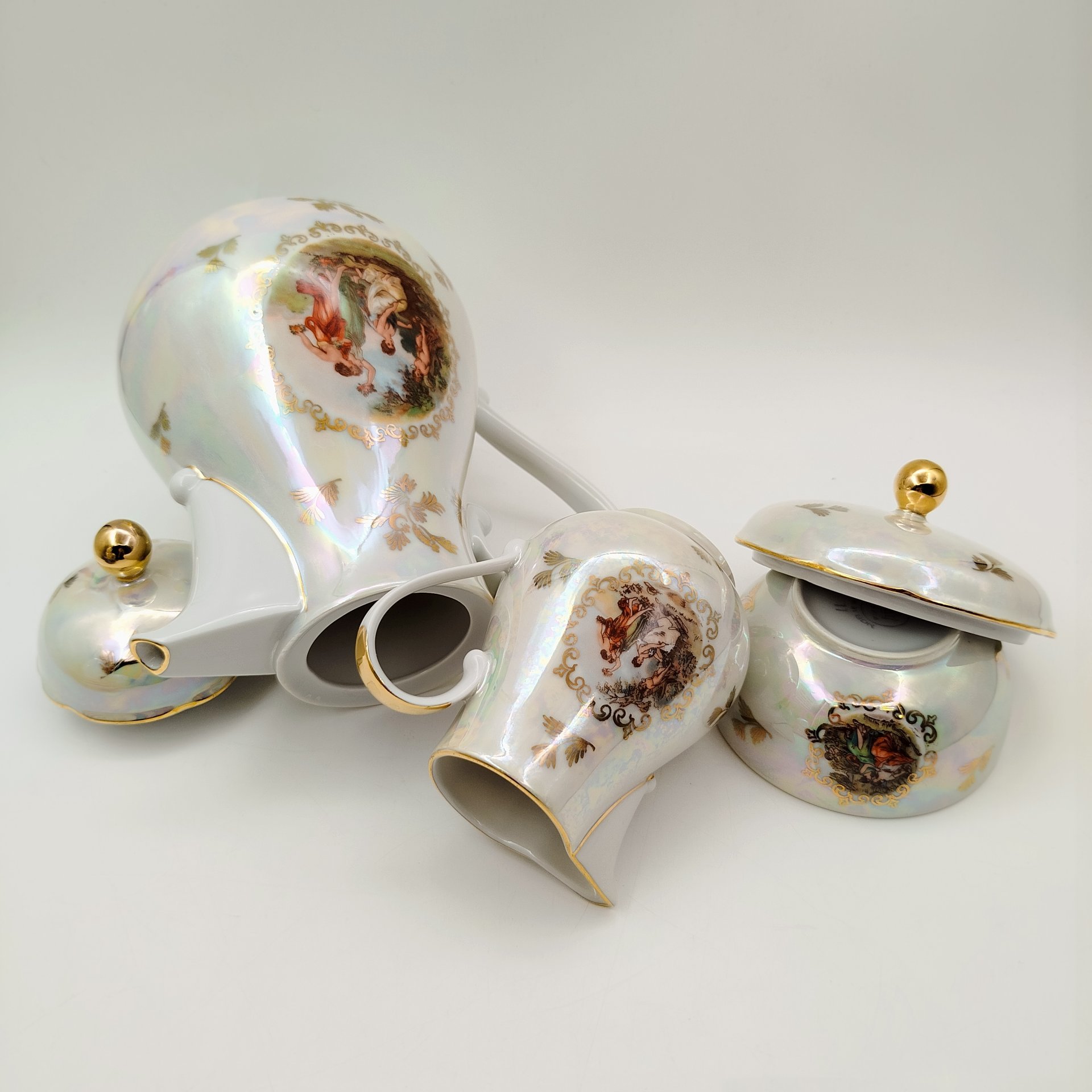 Сервиз чайный "Мадонна" на 5 персон (13 предметов), фарфор, деколь, люстр, золочение, Kahla, ГДР, 1967-1987 гг.