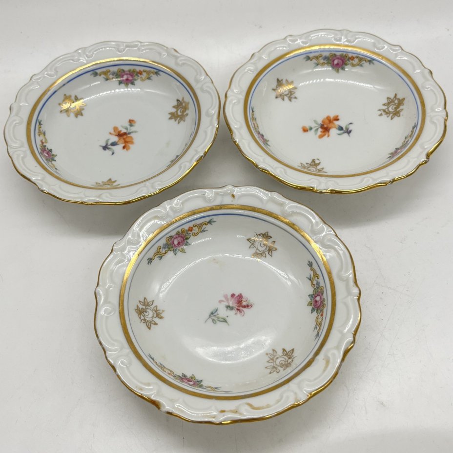 Набор из 3 розеток с цветочным декором и фигурным краем, фарфор, золочение, деколь, Kahla, ГДР, 1960-1980 гг.