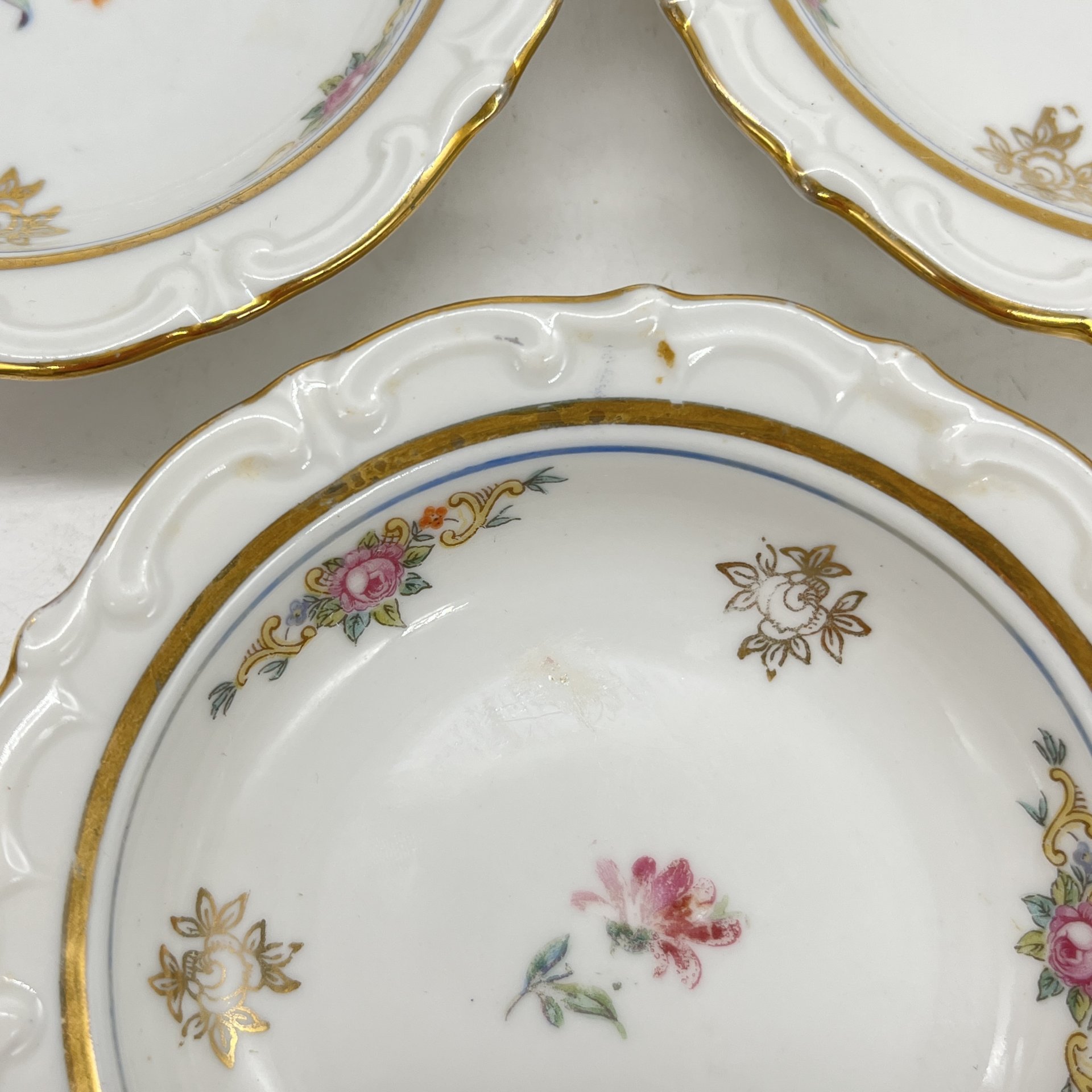 Набор из 3 розеток с цветочным декором и фигурным краем, фарфор, золочение, деколь, Kahla, ГДР, 1960-1980 гг.