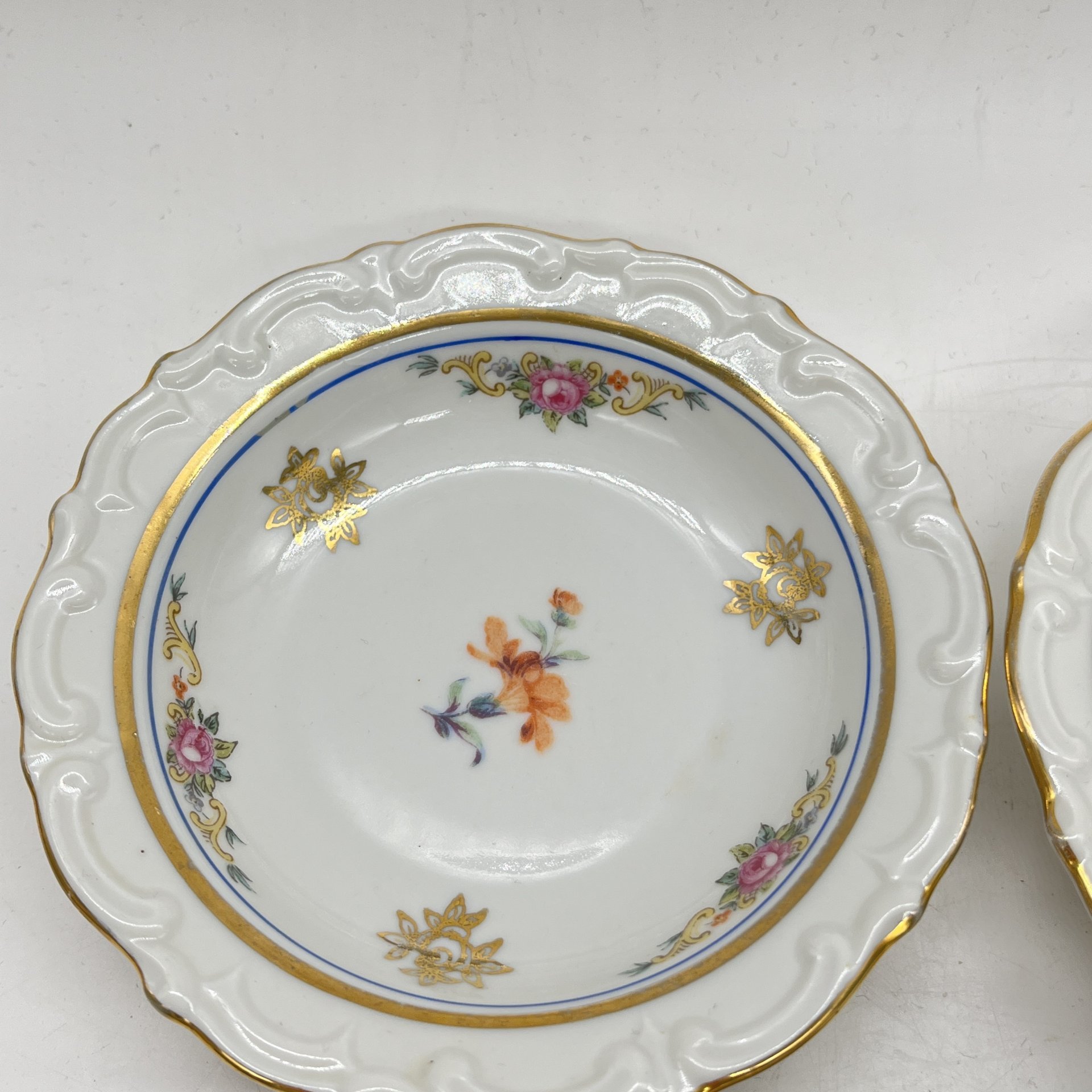 Набор из 3 розеток с цветочным декором и фигурным краем, фарфор, золочение, деколь, Kahla, ГДР, 1960-1980 гг.