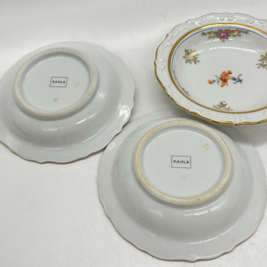 Набор из 3 розеток с цветочным декором и фигурным краем, фарфор, золочение, деколь, Kahla, ГДР, 1960-1980 гг.