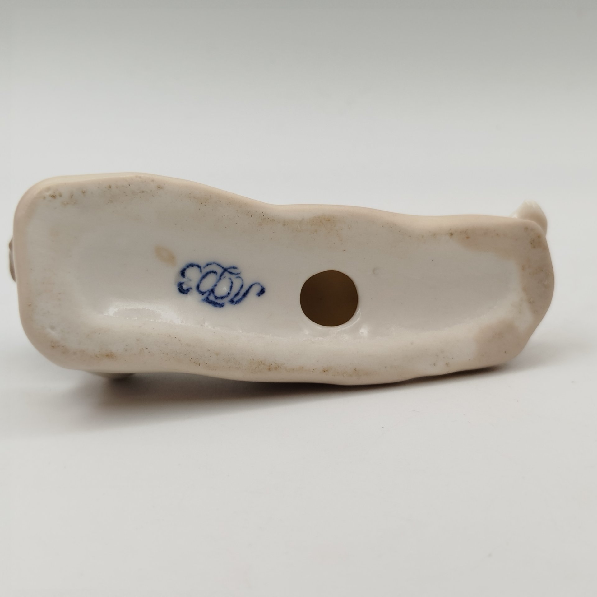 Статуэтка "Мальчик на пляже", скульптор Г.С. Столбова