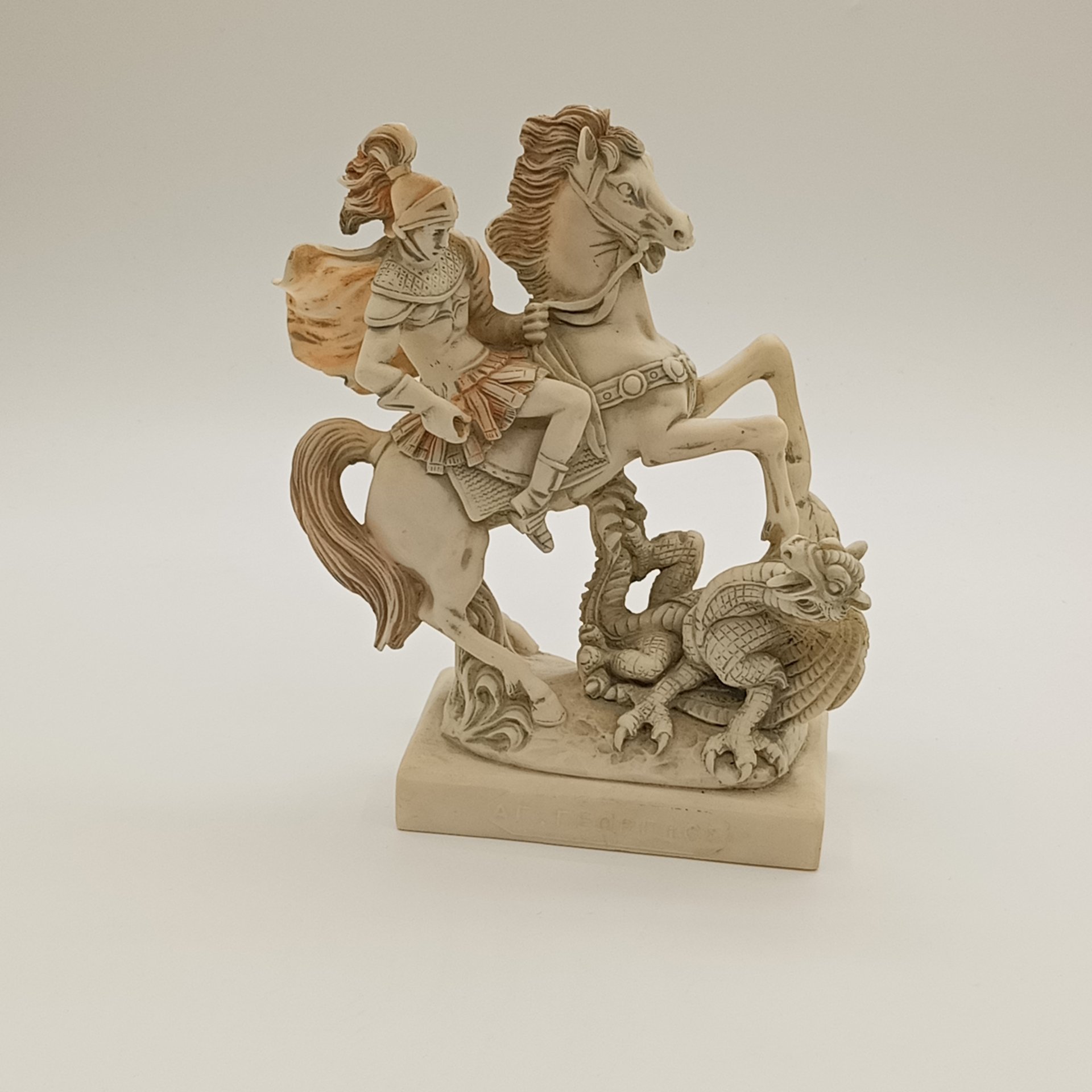 Статуэтка «Святой Георгий и Дракон» (Георгий Победоносец), алебастр, Европа