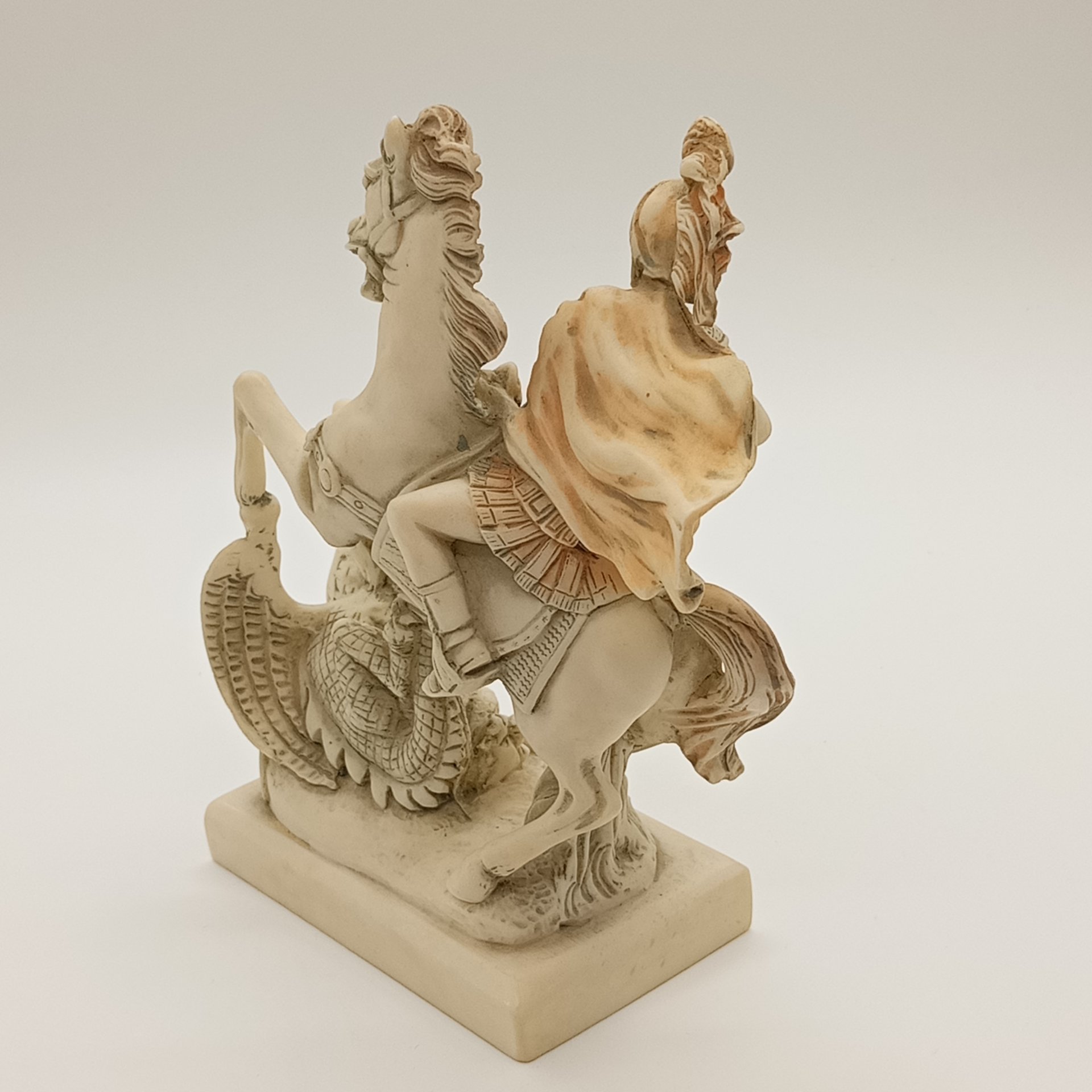 Статуэтка «Святой Георгий и Дракон» (Георгий Победоносец), алебастр, Европа