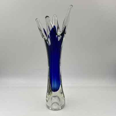 Ваза для цветов оригинальной четырёхконечной формы, стекло, двухслойное, гутная техника, Ливанский стекольный завод, СССР, 1960-1980 гг.