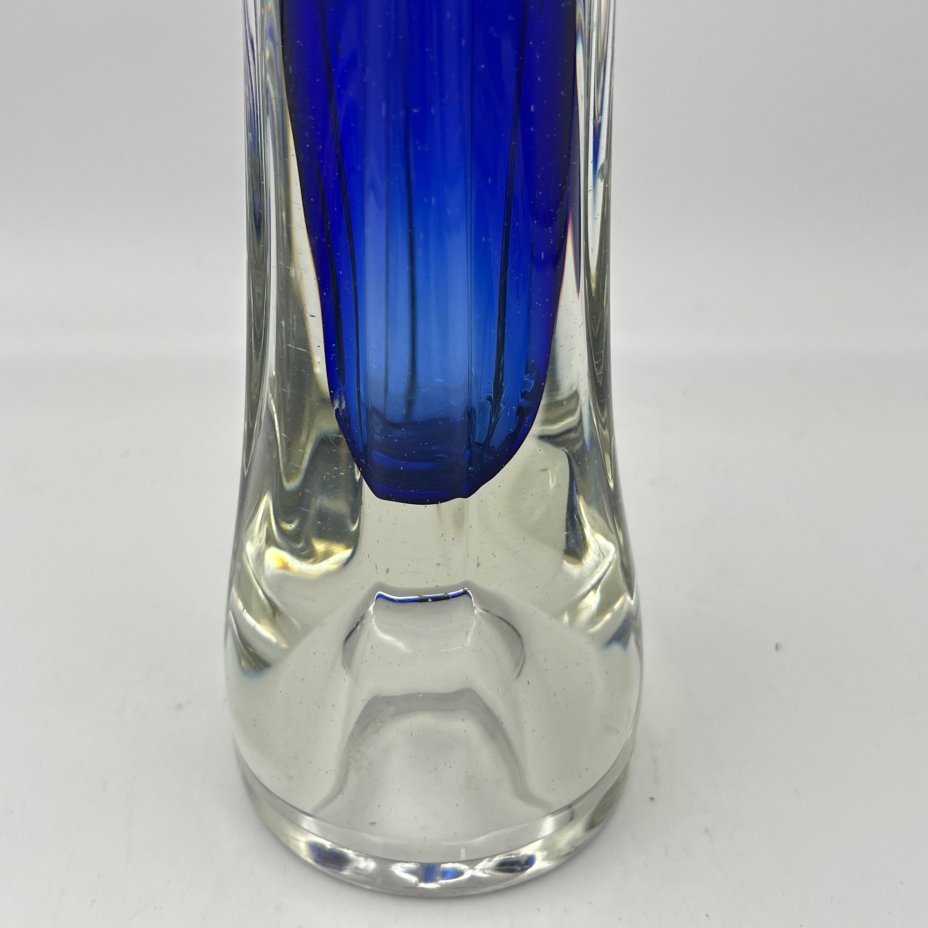 Ваза для цветов оригинальной четырёхконечной формы, стекло, двухслойное, гутная техника, Ливанский стекольный завод, СССР, 1960-1980 гг.