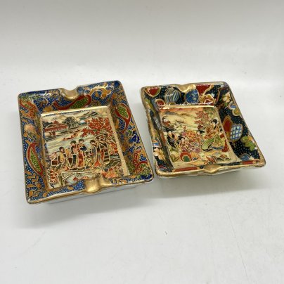 Набор из 2 пепельниц с изображением сцен в  японской стилистике, фарфор, деколь, роспись, золочение, Китай, 1950-1980 гг.