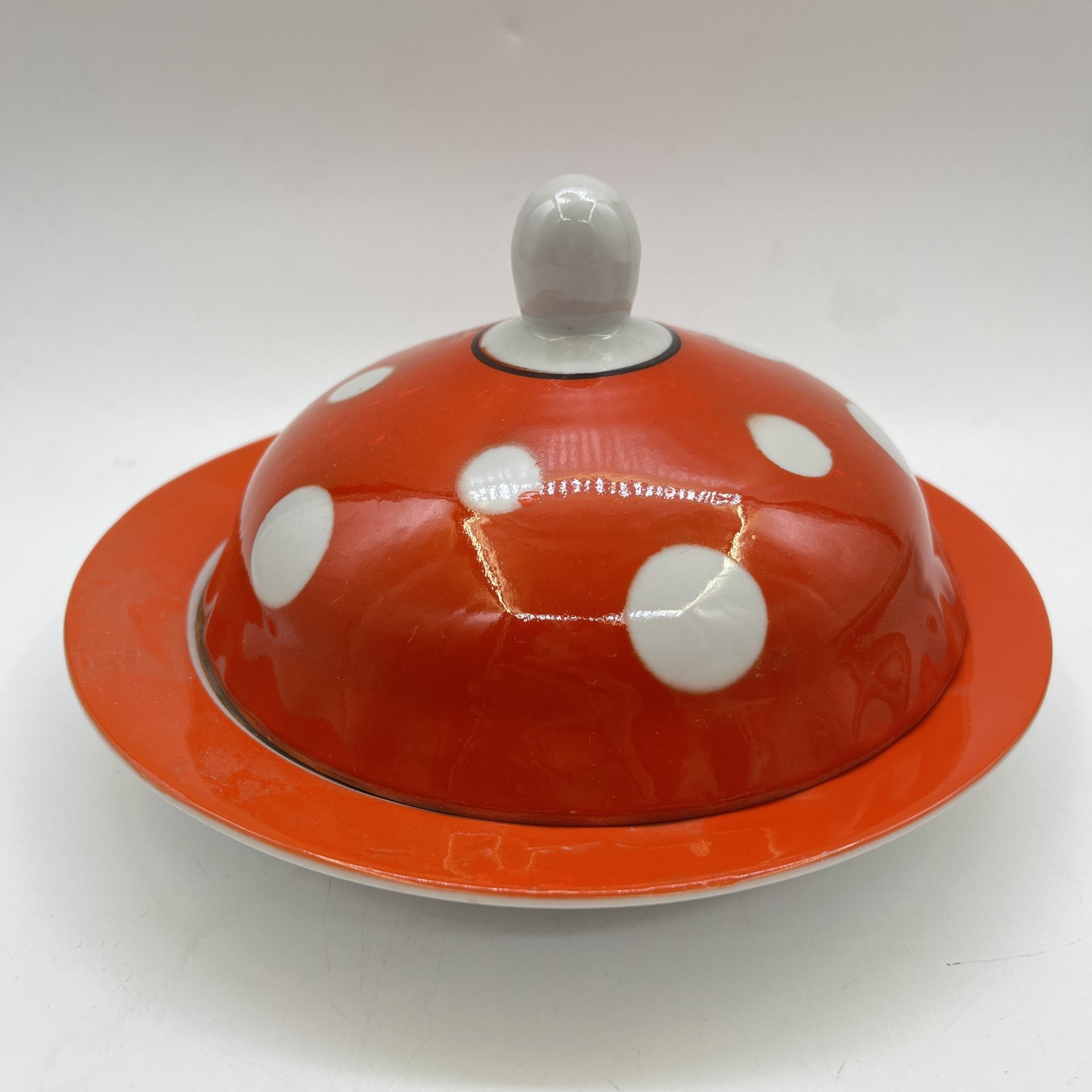 Масленка круглой формы в горошек