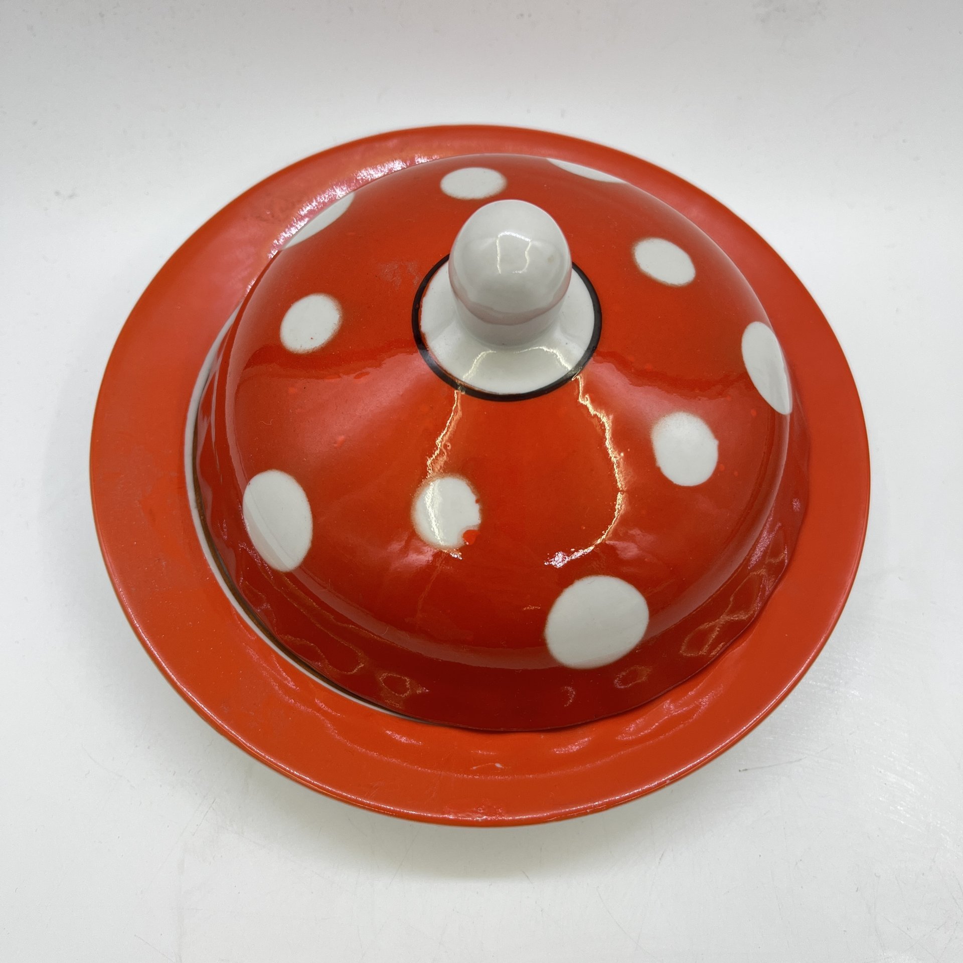 Масленка круглой формы в горошек