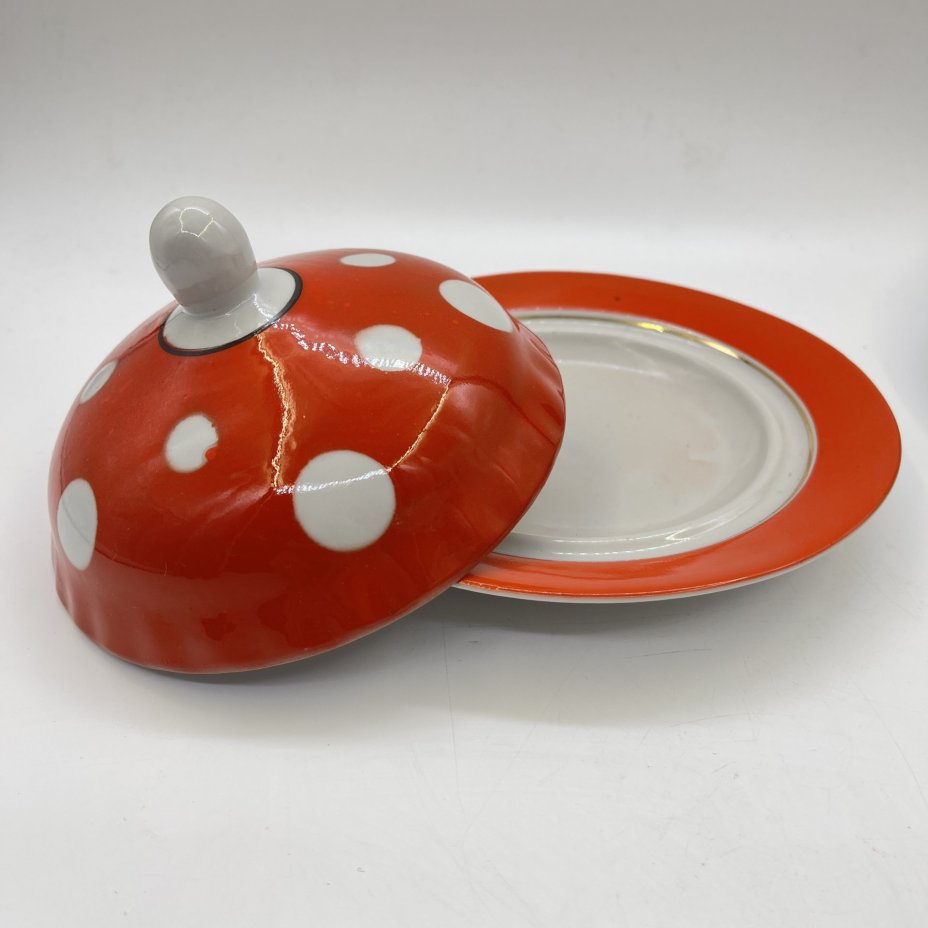 Масленка круглой формы в горошек