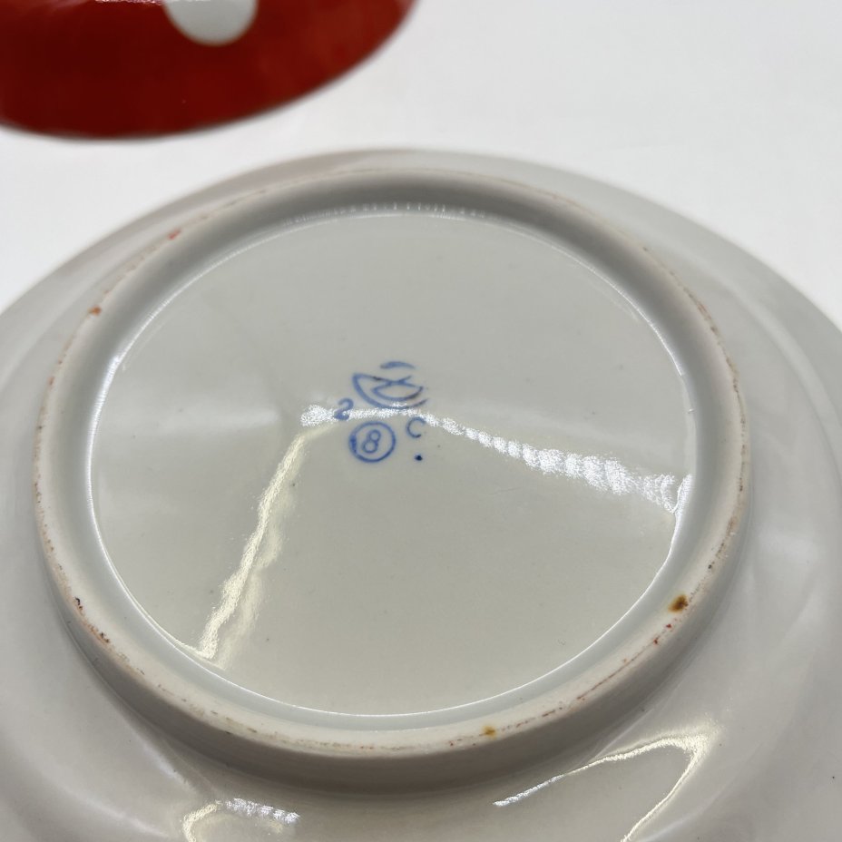 Масленка круглой формы в горошек