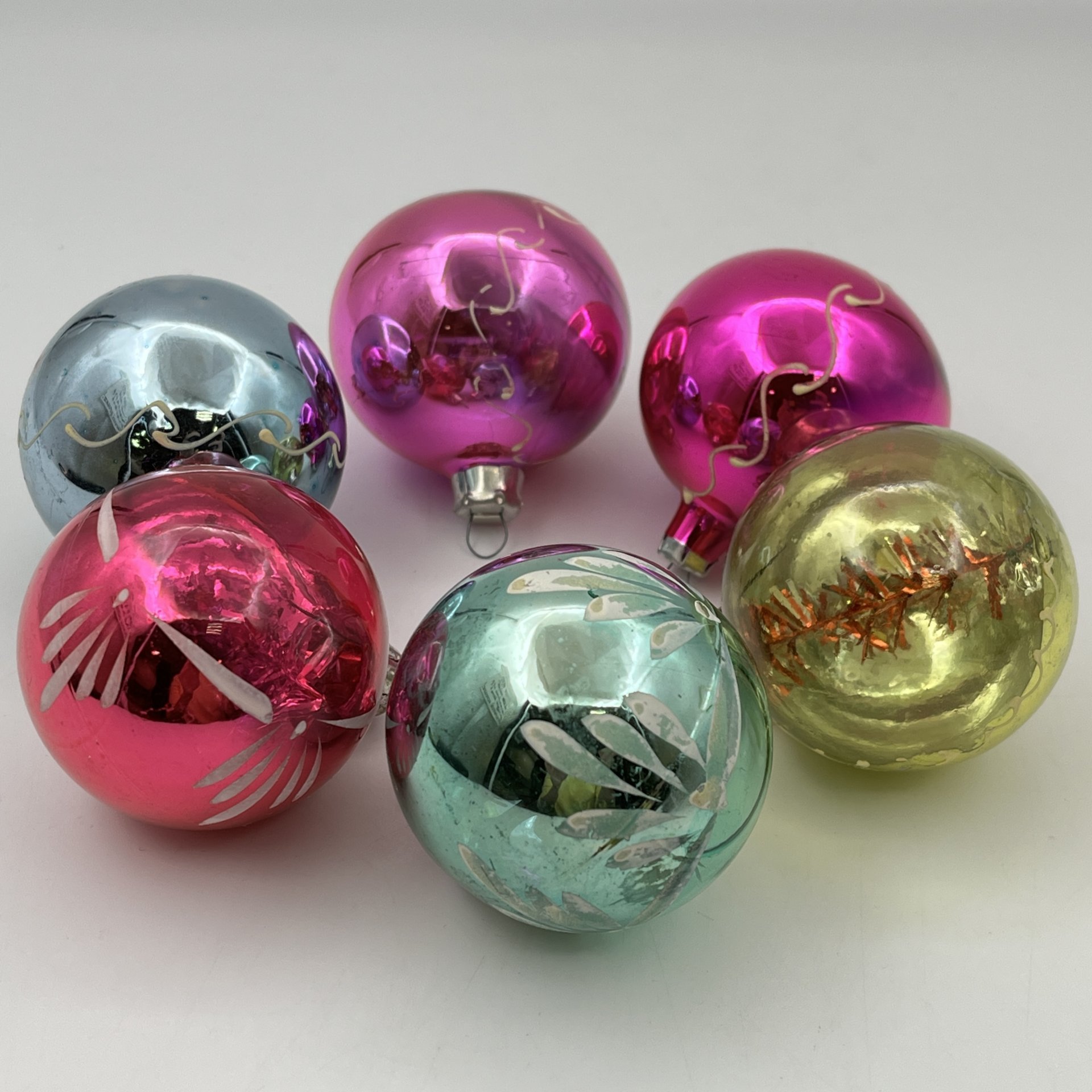 Набор ёлочных игрушек "Шары", стекло, роспись, металл, СССР, 1970-1990 гг.
