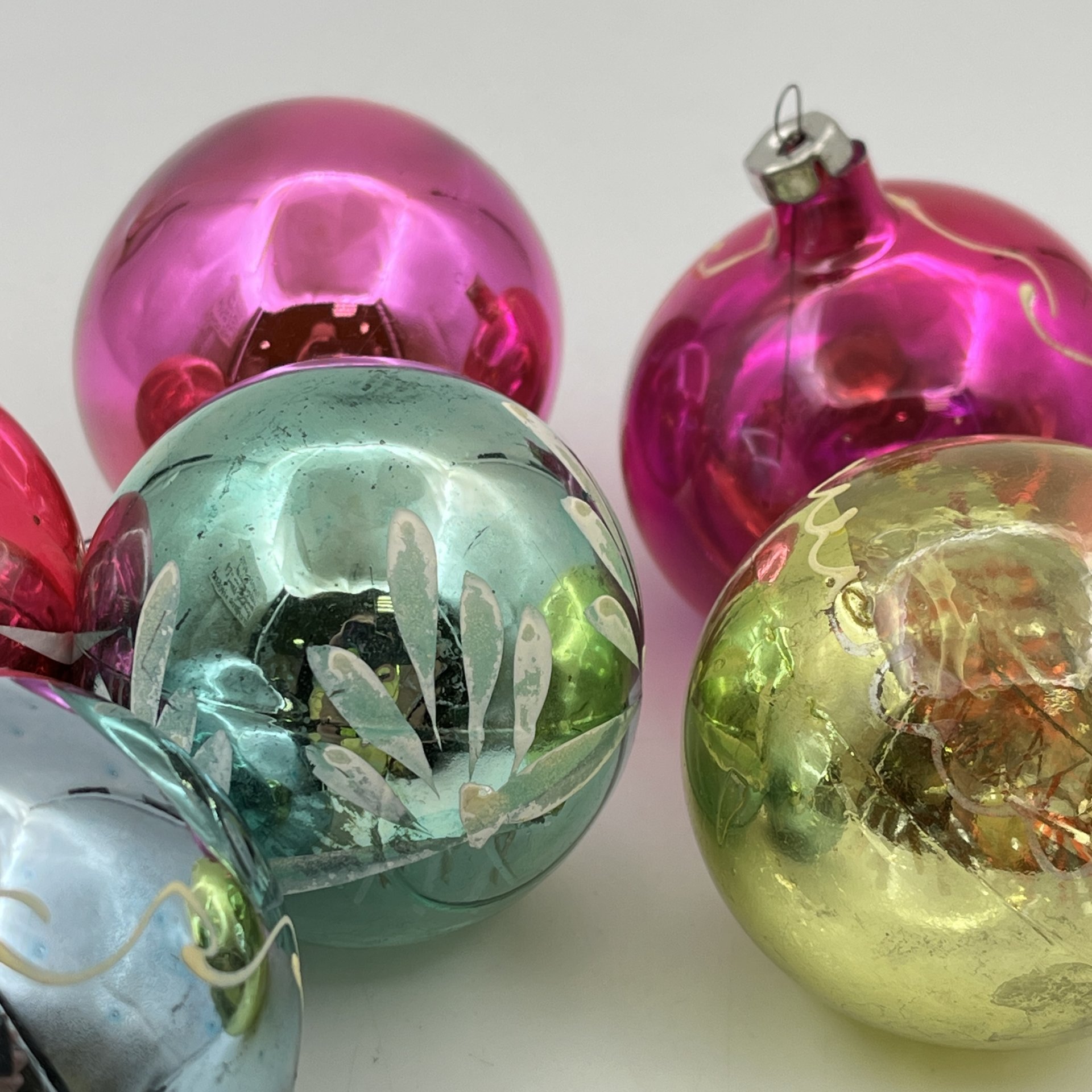 Набор ёлочных игрушек "Шары", стекло, роспись, металл, СССР, 1970-1990 гг.