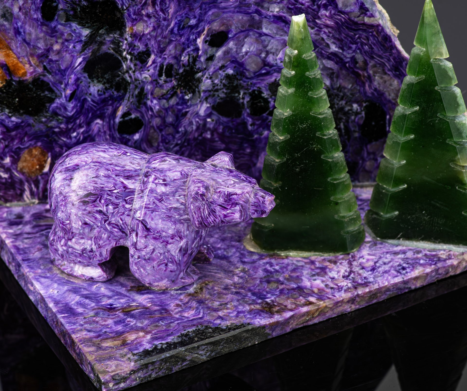 Статуэтка (сувенир) "Медведь в лесу"
