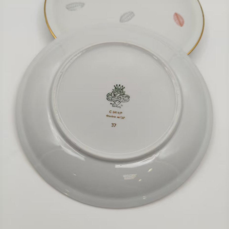 Набор из 6-ти десертных тарелок, украшенных декором в виде листьев, фарфор, деколь, золочение, Graf Von Henneberg Porzellan, 1777 Jlmenau