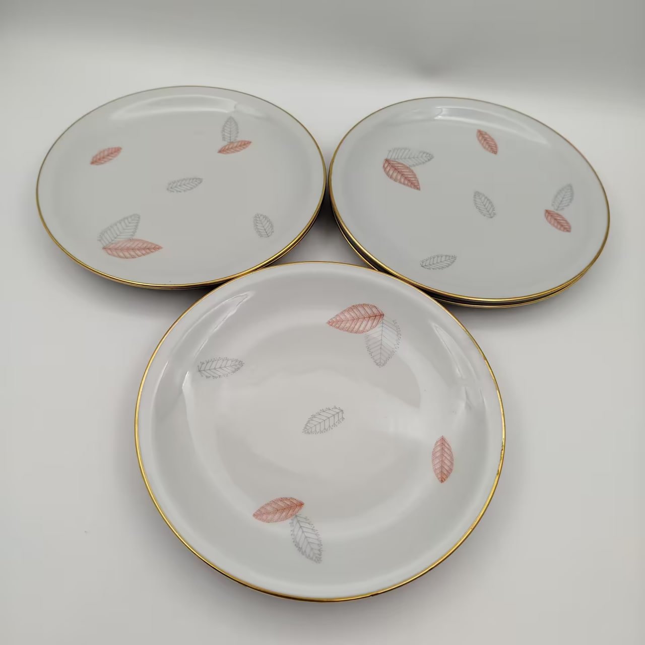 Набор из 6-ти десертных тарелок, украшенных декором в виде листьев, фарфор, деколь, золочение, Graf Von Henneberg Porzellan, 1777 Jlmenau