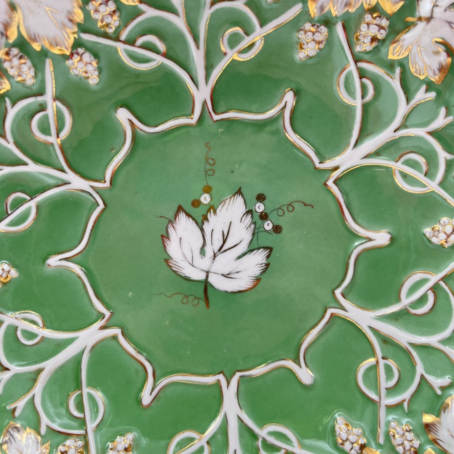 Блюдо сервировочное "Виноград", фарфор, крытье, золочение, Дулевский фарфоровый завод (Дулёво), СССР, 1954 г.