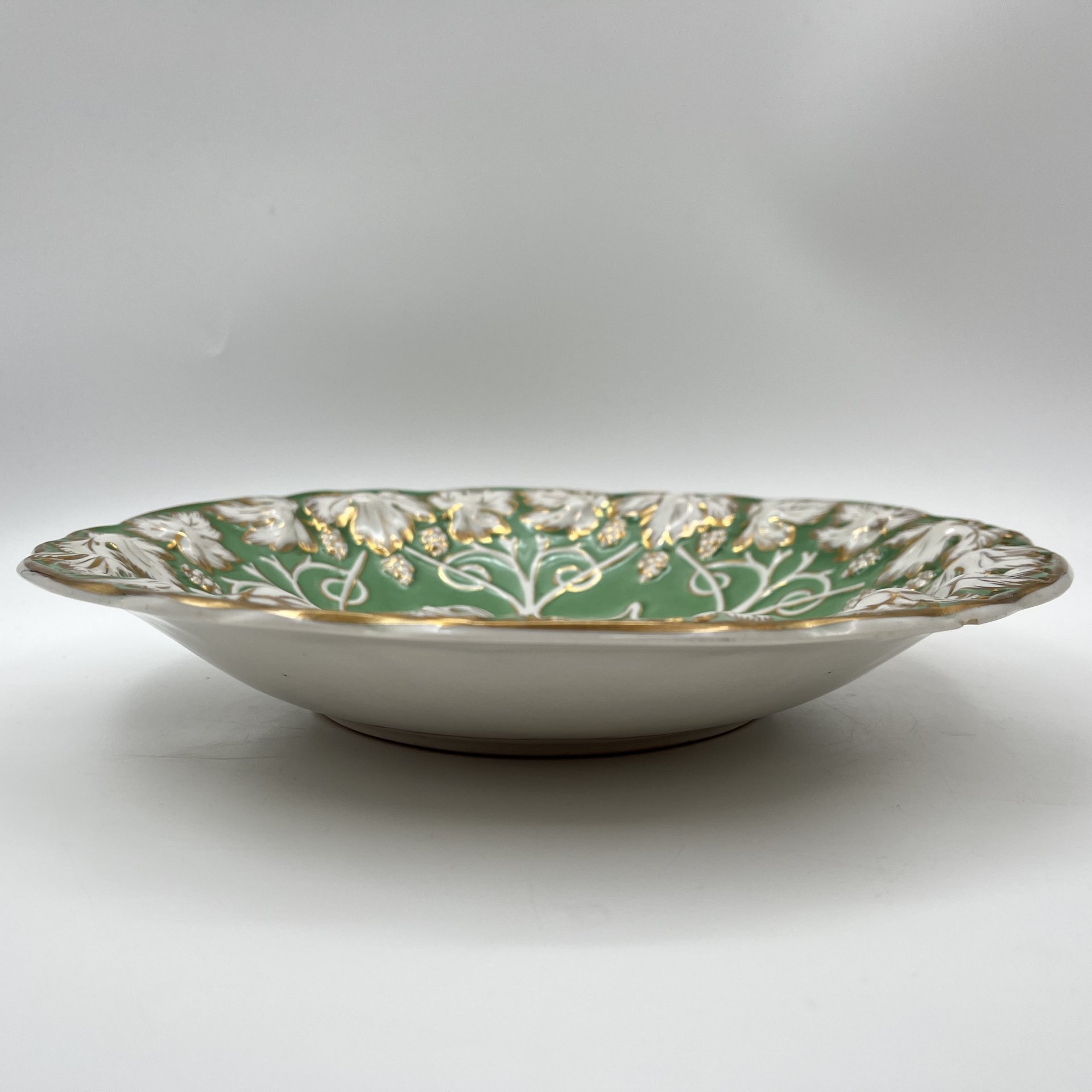 Блюдо сервировочное "Виноград", фарфор, крытье, золочение, Дулевский фарфоровый завод (Дулёво), СССР, 1954 г.