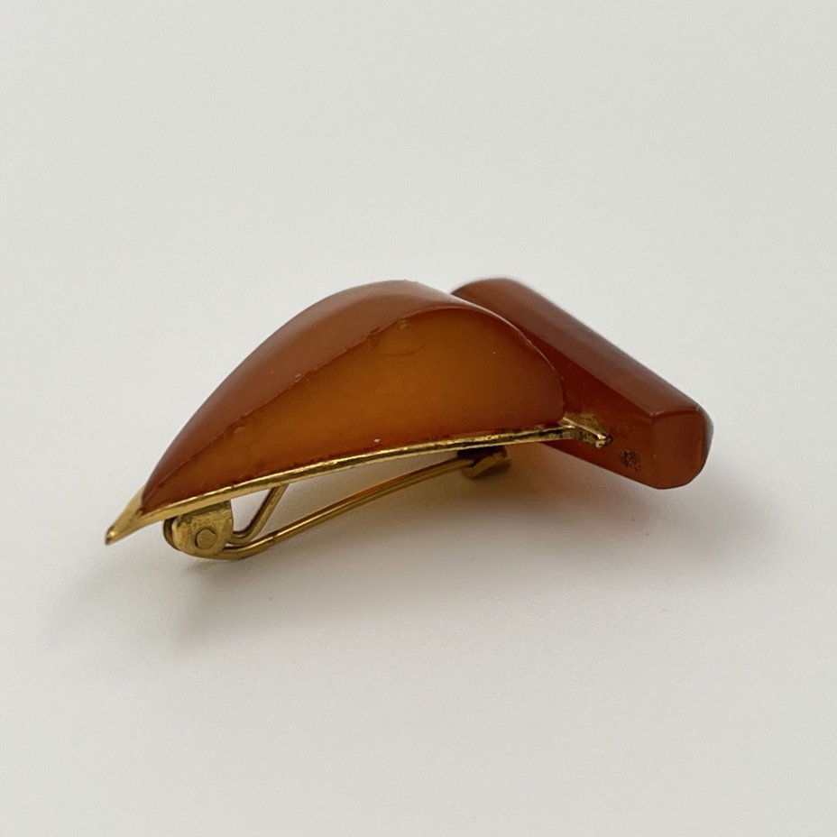 Брошь "Корабль", янтарь, металл, Калининградский янтарный комбинат, СССР, 1960-1990 гг.