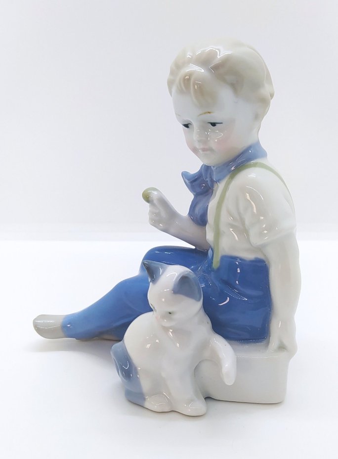 Статуэтка "Девочка с кошкой", VEB Porzellanfiguren Lippelsdorf (Липпельсдорф)