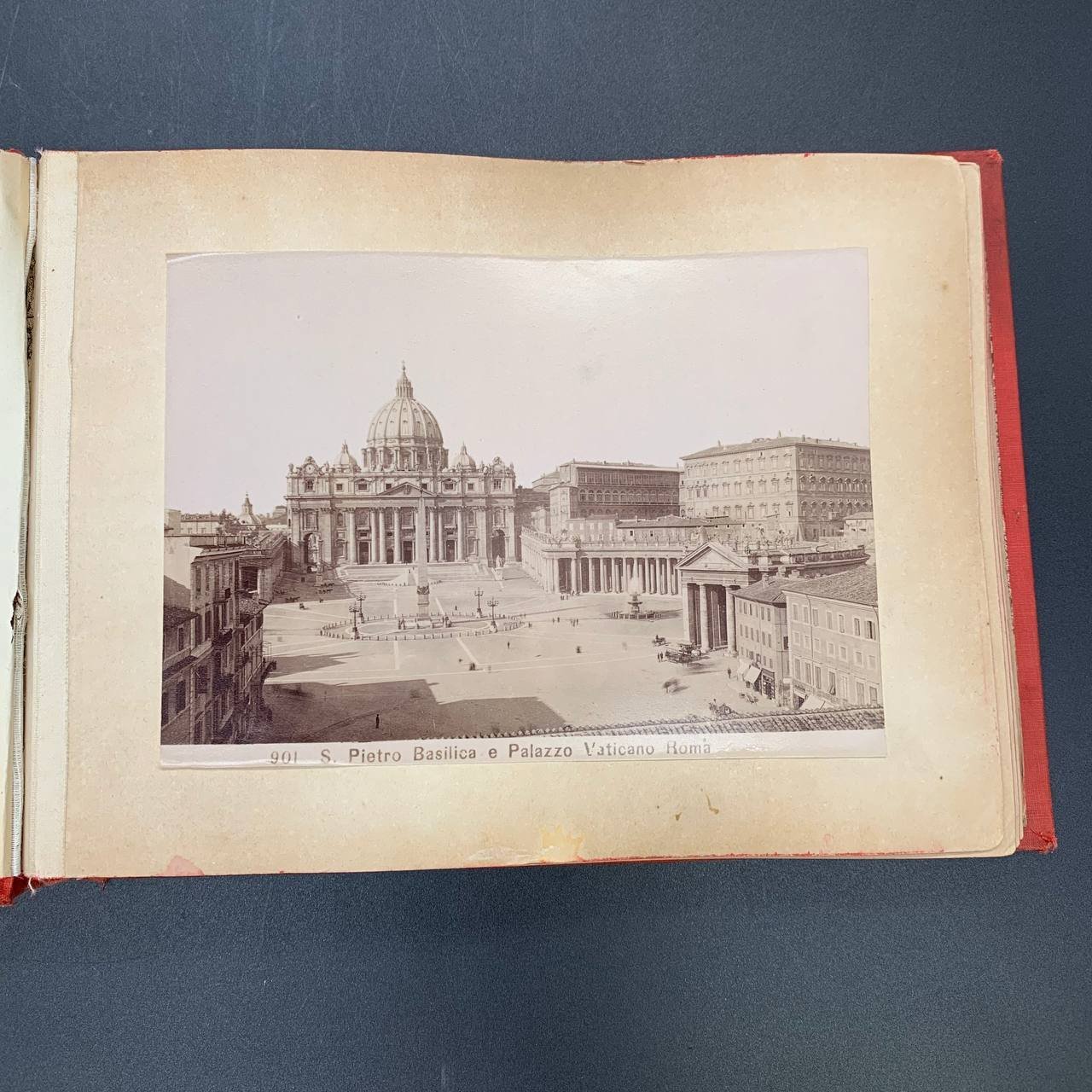 Альбом фотографий с видами Рима на итальянском языке ("Album Ricordo di Roma")