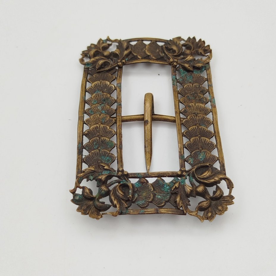 Пряжка женская поясная прямоугольной формы с растительным декором