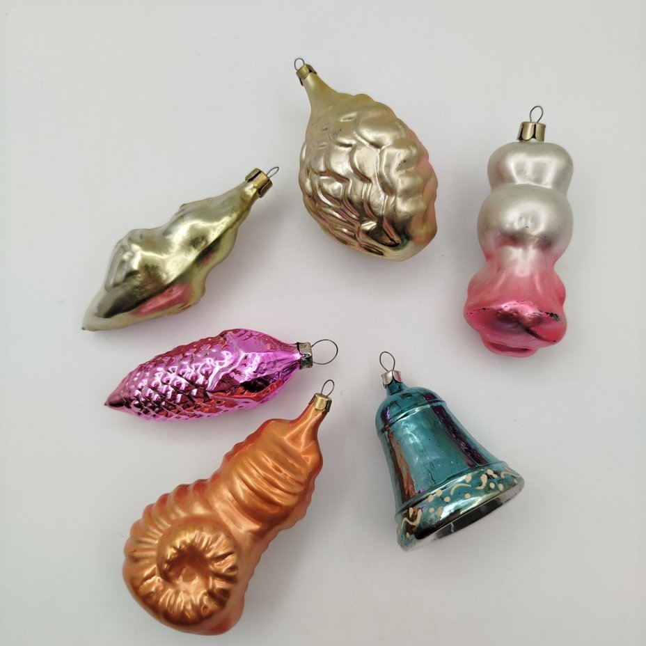 Набор из 6-ти ёлочных игрушек разной формы и размера ("Мышь", "Тигр", "Попугай", "Колокольчик", "Шишка", "Павлин")