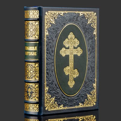 Подарочный набор "Молитвослов" с иконой Ангел Хранитель, бумага, кожаный переплет, тиснение, золочение, обрез с принтом; дерево, металл, серебрение; в подарочном коробе с бархатным ложеменом, обтянутом кожей и бархатной подарочной упаковке