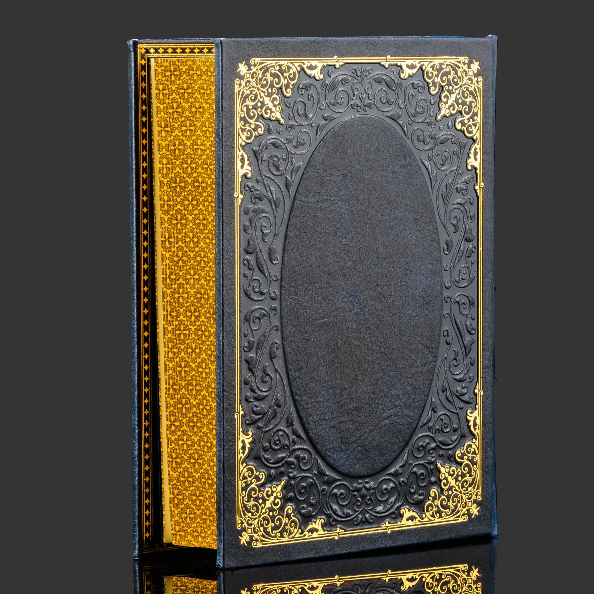 Подарочный набор "Молитвослов" с иконой Ангел Хранитель, бумага, кожаный переплет, тиснение, золочение, обрез с принтом; дерево, металл, серебрение; в подарочном коробе с бархатным ложеменом, обтянутом кожей и бархатной подарочной упаковке