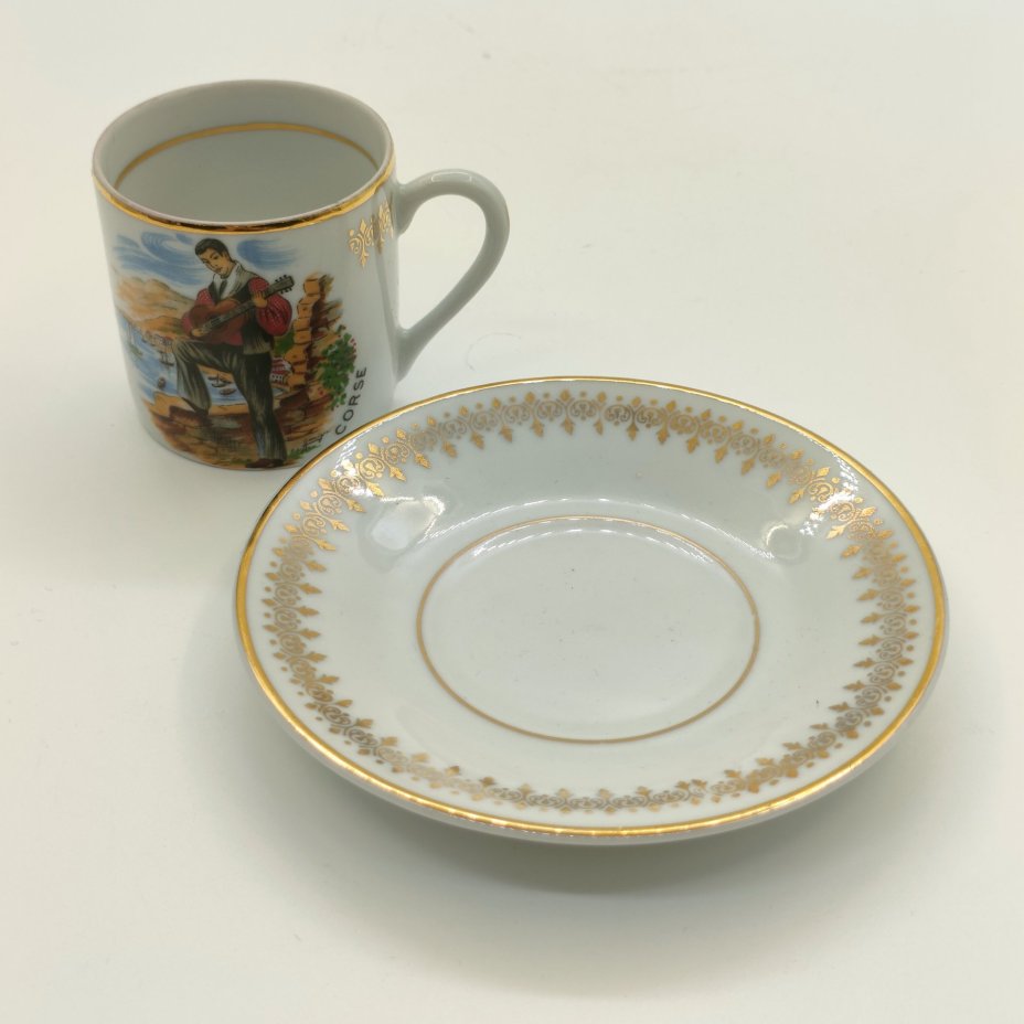 Пара кофейная с изображением гитариста, фарфор, деколь, золочение, Philippe Deshoulieres, Франция, 1960-2000 гг.