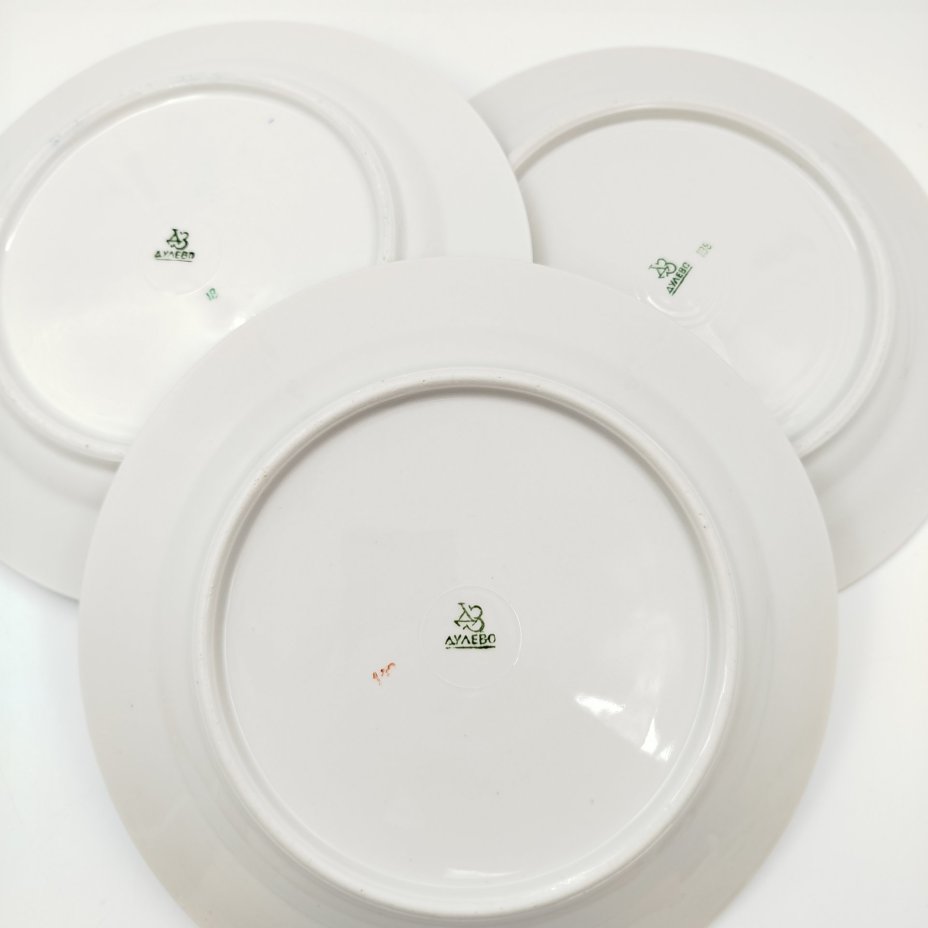 Набор обеденных тарелок на 3 персоны, с орнаментом в виде рыб по борту