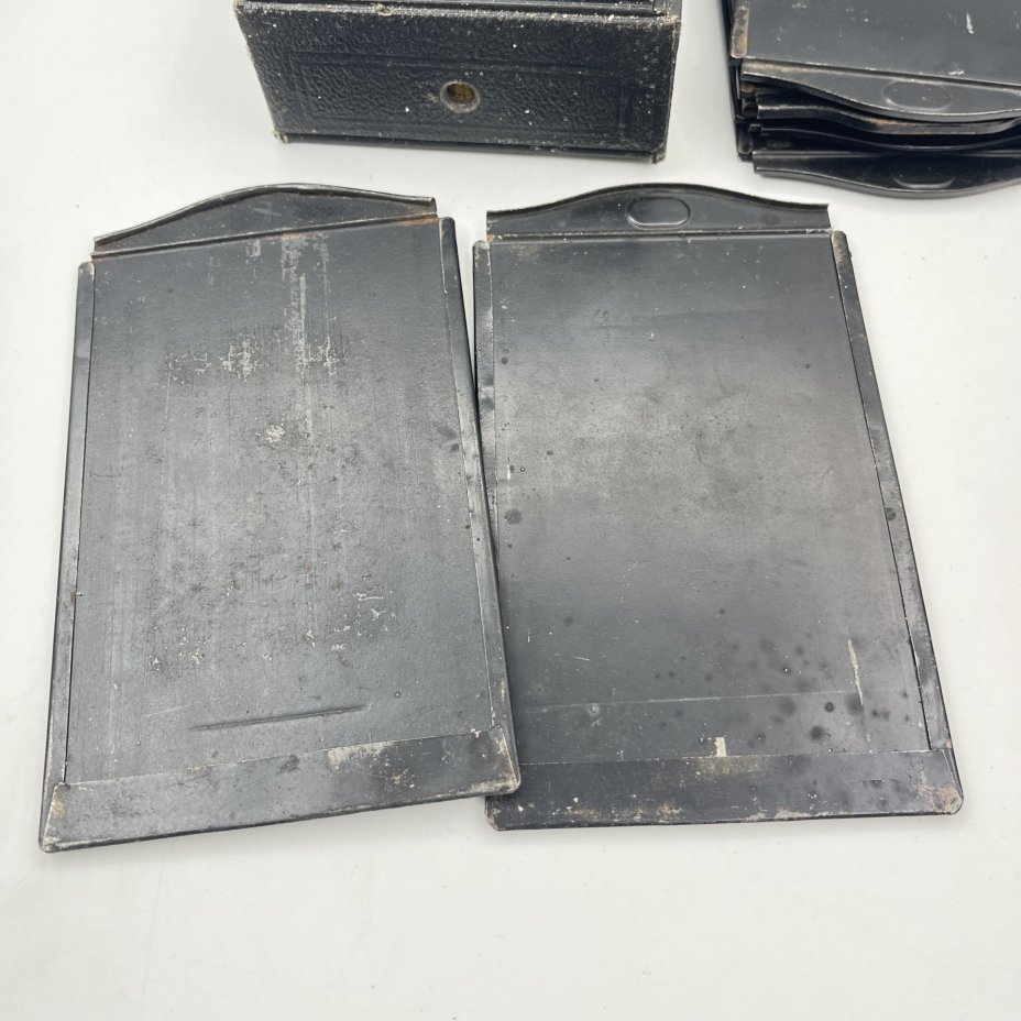 Фотоаппарат пластиночный "Фотокор-1" в оригинальном кофре с пластинами в комплекте, металл, стекло, кожа, искусственная кожа, Государственный оптико-механический завод имени ОГПУ (ГОМЗ), СССР, 1930-1941 гг.